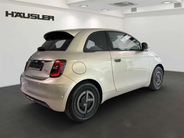 Fiat 500e 118PS "Giorgio Armani" Leder Navi