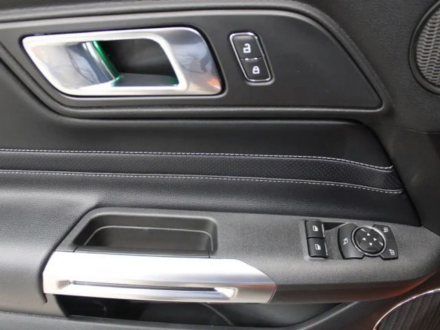 Ford Mustang Fastback GT 5.0 V8