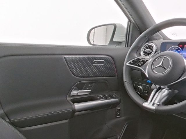 Mercedes-Benz EQA 300 4MATIC