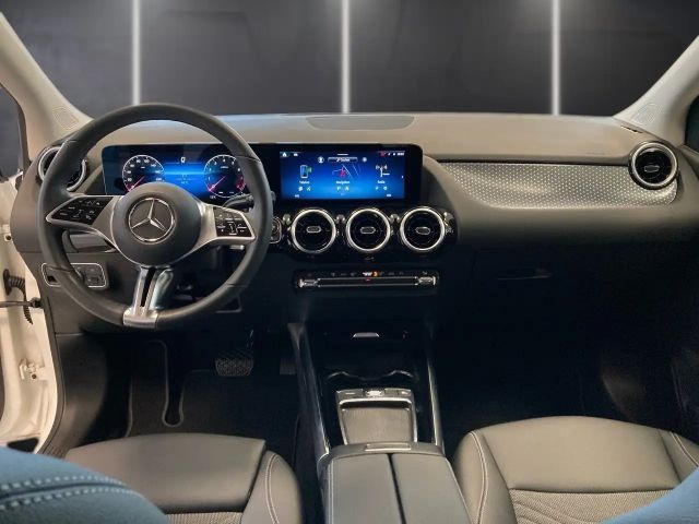 Mercedes-Benz B 220 4MATIC Progressive Sedan