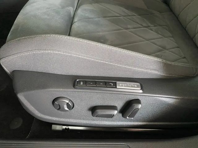 Volkswagen Golf Style eHybrid