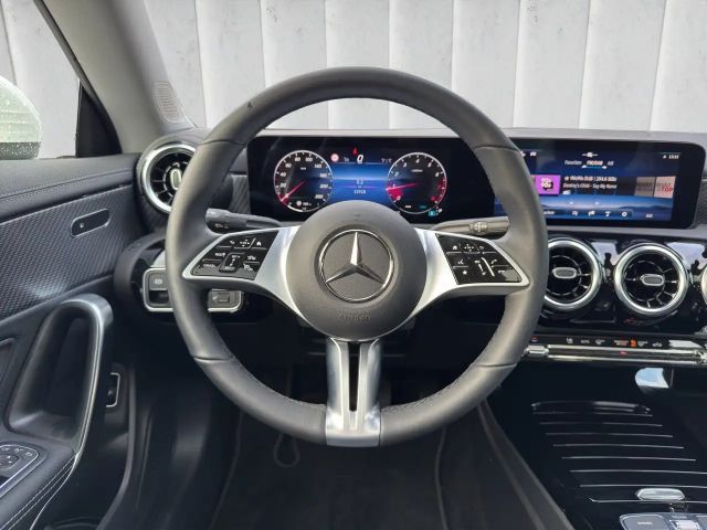 Mercedes-Benz CLA 180 Coupé Progressive