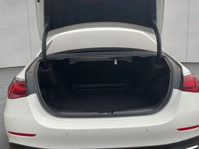 Mercedes-Benz E 200 Sedan