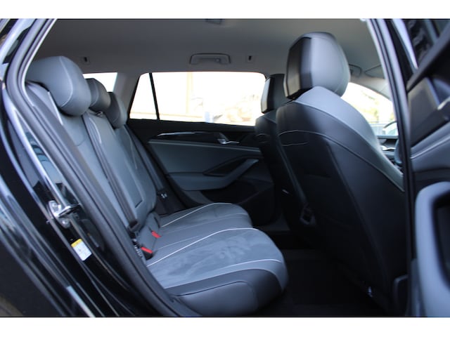 Volkswagen Passat 1.5 eTSI Business Variant