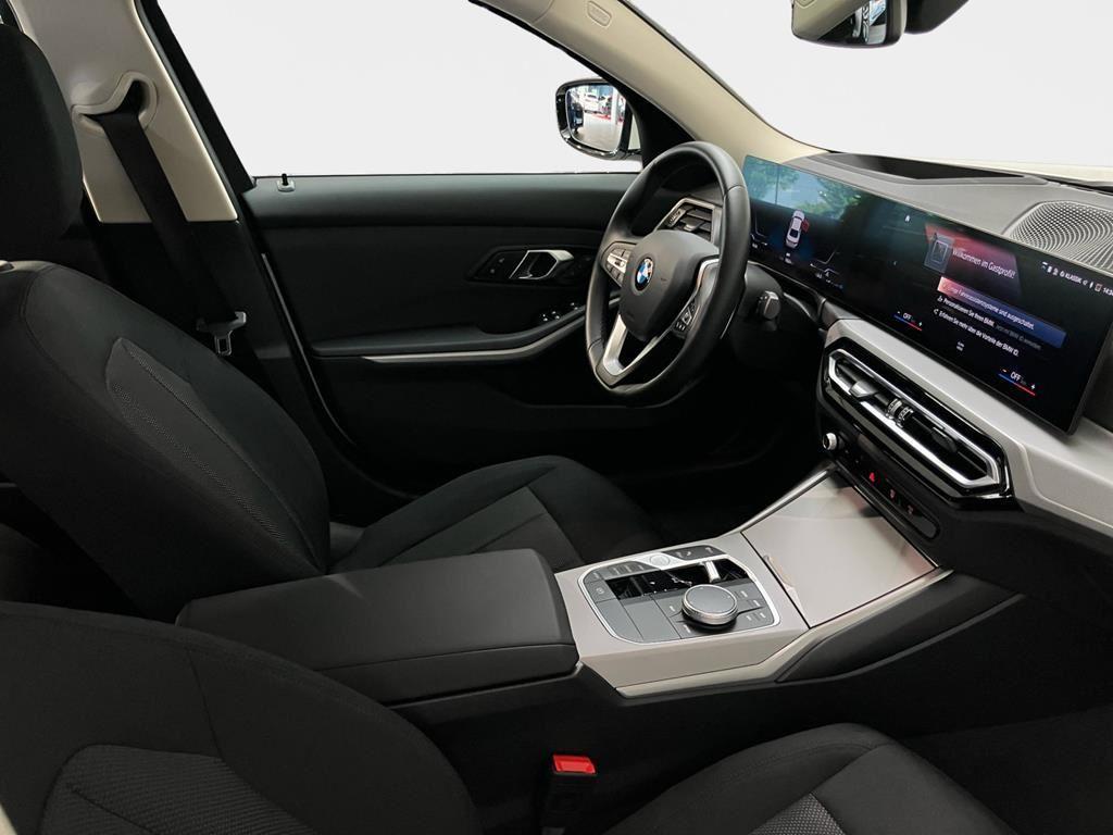 BMW 320 320i Sedan xDrive