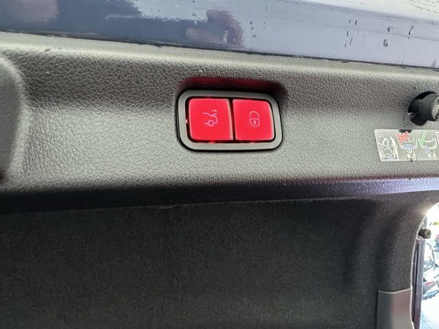 Mercedes-Benz EQE 300 Sedan