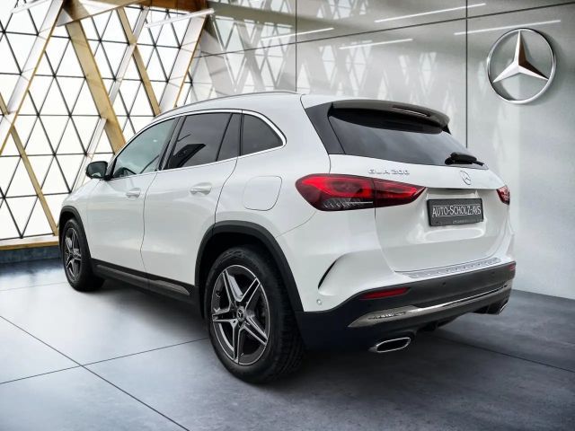 Mercedes-Benz GLA 200 AMG Line Guard
