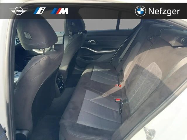 BMW 318 318i M-Sport Sedan