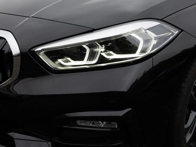 BMW 118 118i Sedan Sport Line