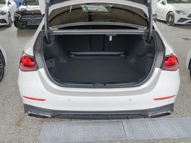 Mercedes-Benz E 200 AMG Line Sedan