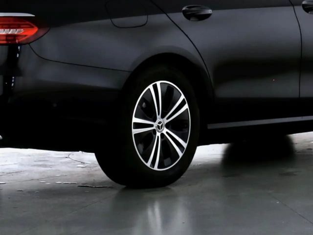Mercedes-Benz E 220 AVANTGARDE E 220 d Estate
