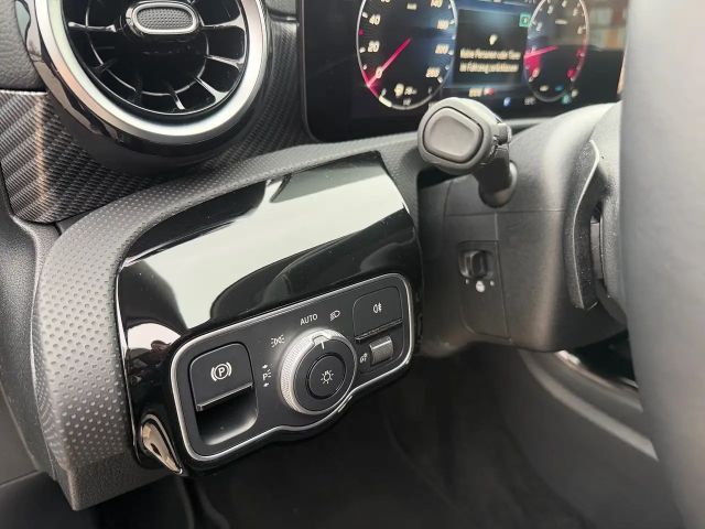 Mercedes-Benz A 180 LENKRADHEIZUNG LED HP USB PAKET