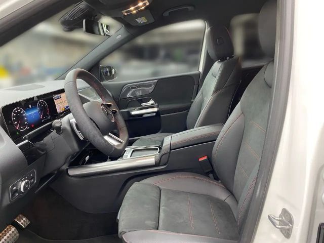 Mercedes-Benz B 200 AMG Line Sedan