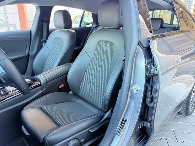 Mercedes-Benz CLA 200 °Shzg°Navi°TWA°Spur°RFK°BT