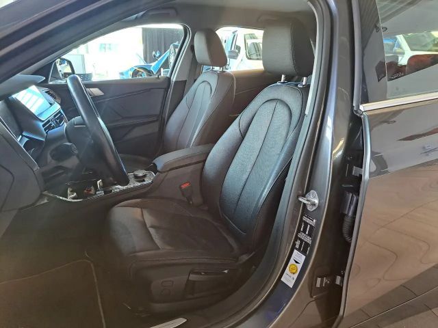 BMW 118 118i Luxury Line Sedan