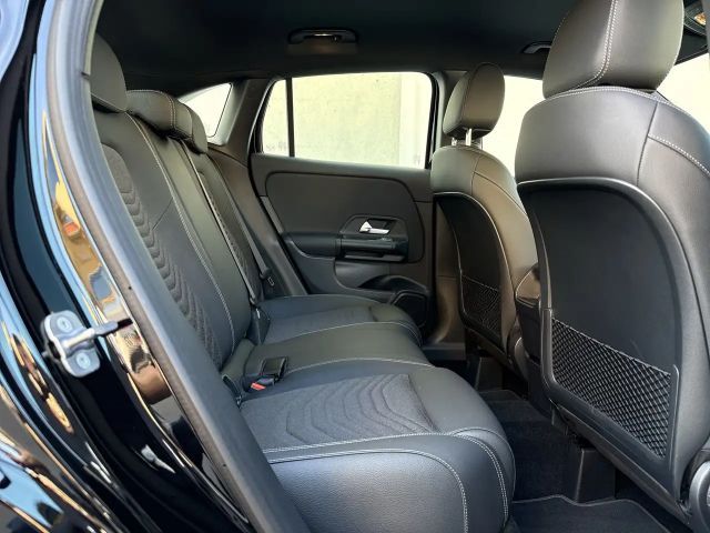 Mercedes-Benz GLA 200 PTS Cam Navi Wide LED SHZ EASY-PACK