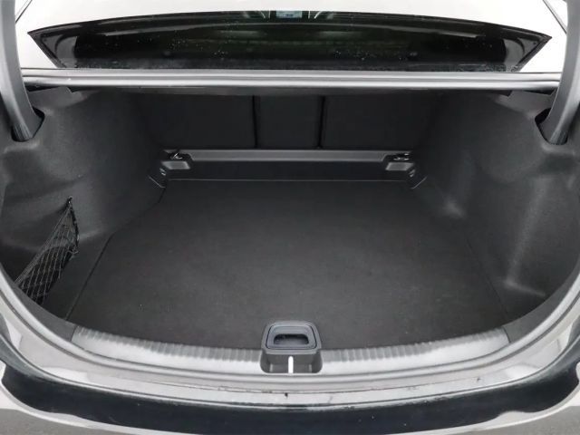 Mercedes-Benz C 200 C 200 d Sedan