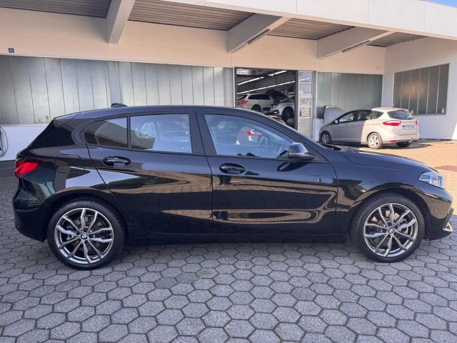BMW 120 120i Sedan
