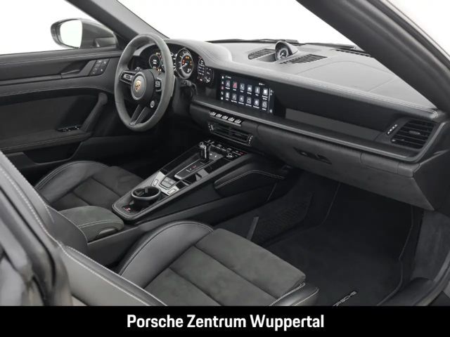 Porsche 992 4 Coupé GTS Targa