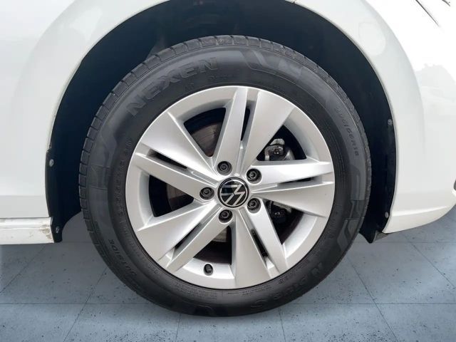 Volkswagen Golf 1.5 TSI Life Variant