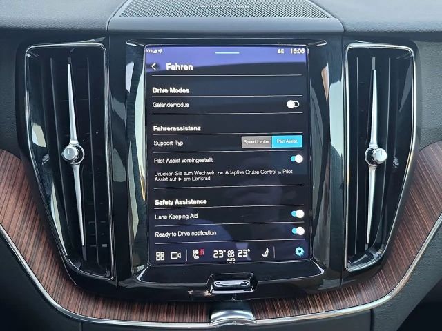 Volvo XC60 AWD Dark Plus