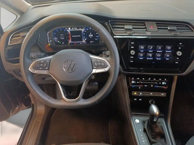 Volkswagen Touran 1.5 TSI DSG Pro R-Line