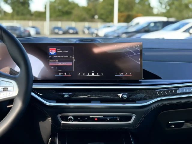 Alpina XB7 Gestiksteuerung Bowers Wilkins Panorama