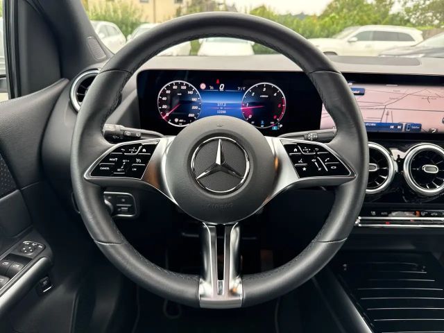 Mercedes-Benz B 180 B 180 d Sedan