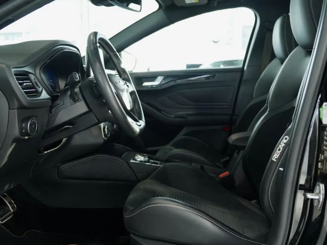 Ford Focus EcoBoost ST Line