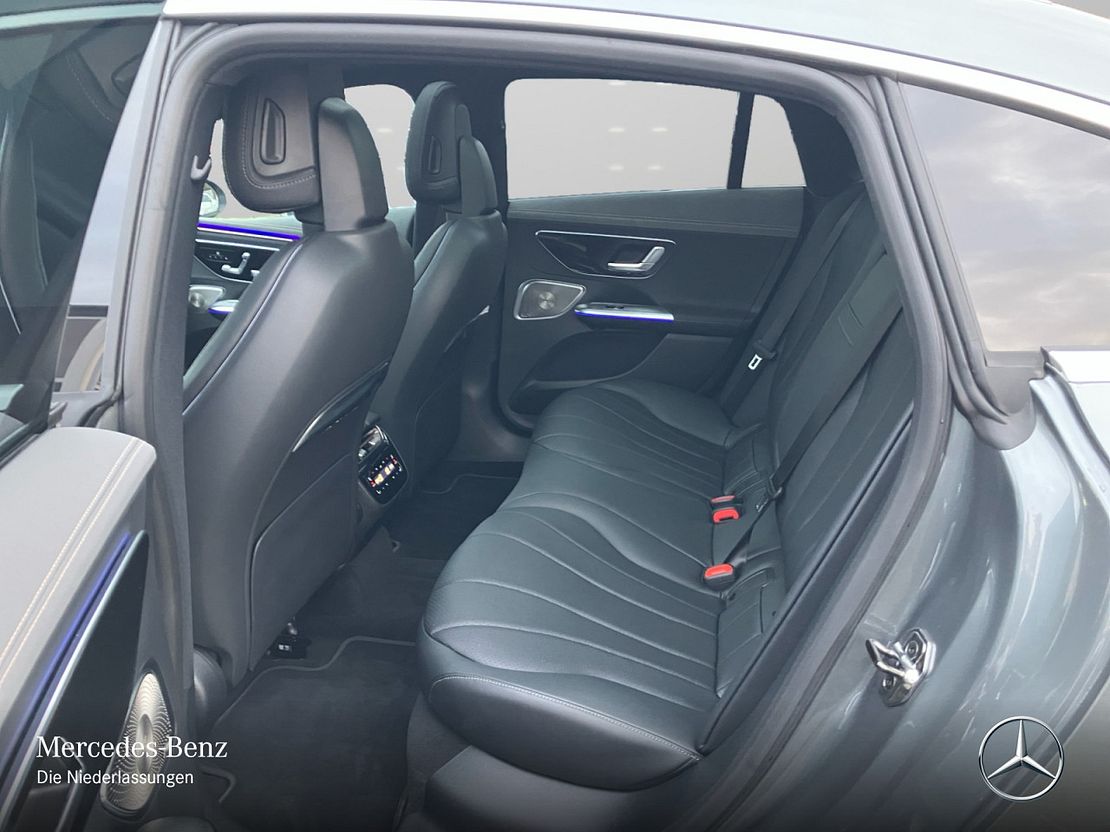 Mercedes-Benz EQE 300 Sedan