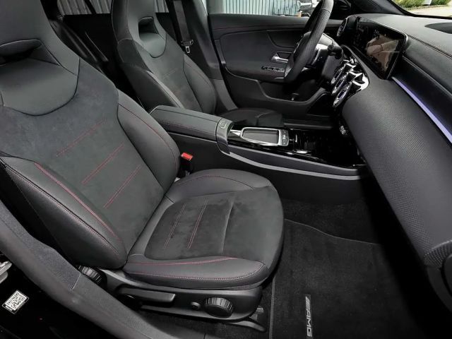 Mercedes-Benz CLA 200 AMG Line Coupé