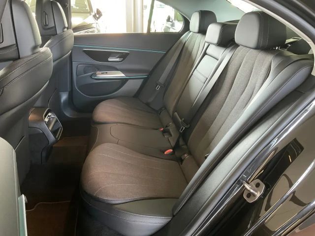 Mercedes-Benz E 220 AVANTGARDE E 220 d Sedan