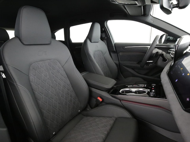 Audi A6 Avant Quattro S-Tronic