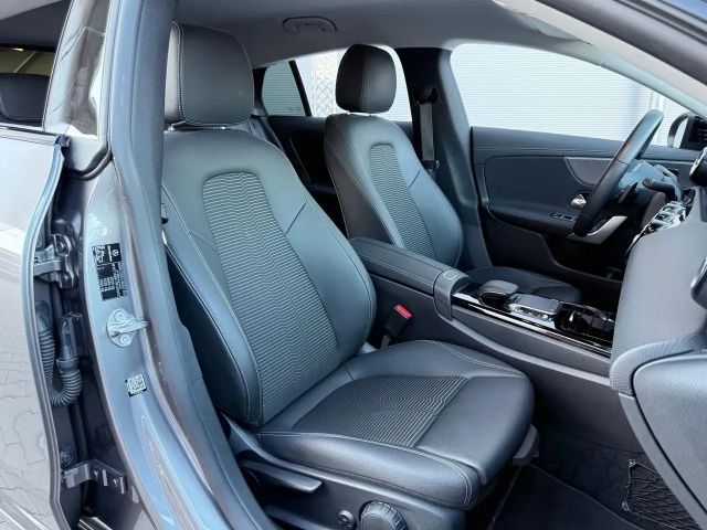 Mercedes-Benz CLA 200 °Shzg°Navi°TWA°Spur°RFK°BT