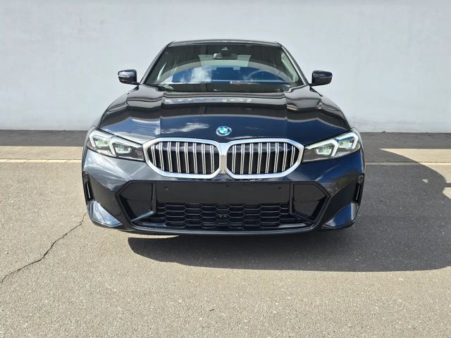 BMW 330 330e M-Sport Sedan xDrive