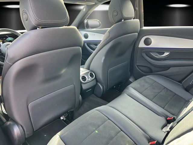 Mercedes-Benz E 300 AMG Line Sedan