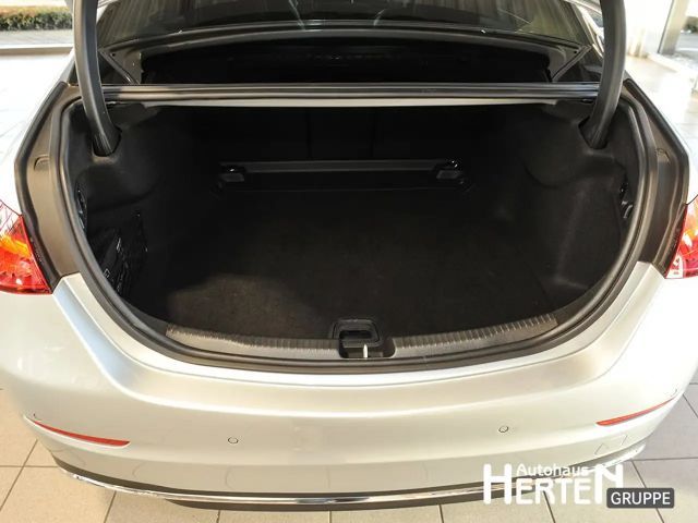 Mercedes-Benz C 200 AVANTGARDE Sedan