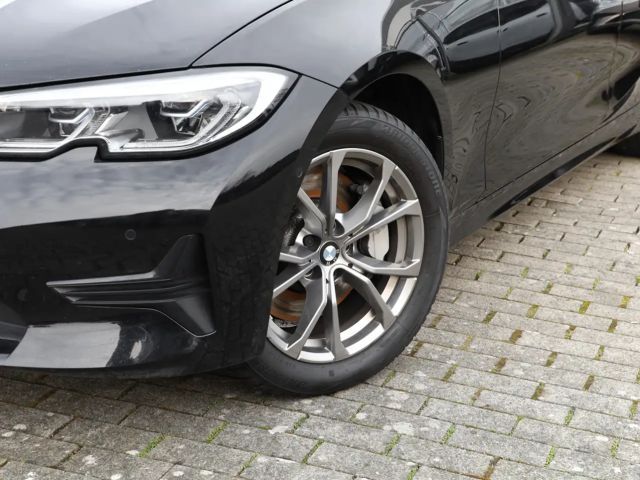BMW 330 330i Advantage pakket Sedan xDrive