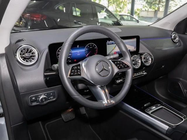 Mercedes-Benz GLA 180 STH SpurW W-Paket KeyLess ParkAss. ACC