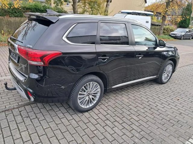 Mitsubishi Outlander 4WD MIVEC PHEV