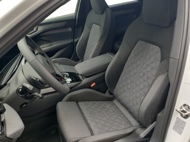 Audi A6 Avant Quattro S-Tronic