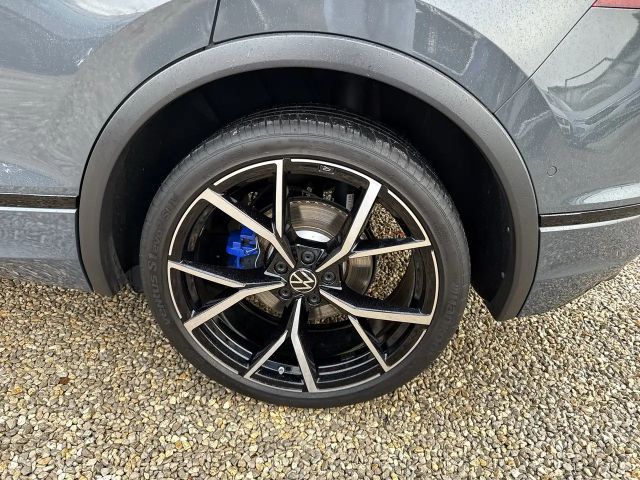 Volkswagen Tiguan R / R-Performance / Akrapovice