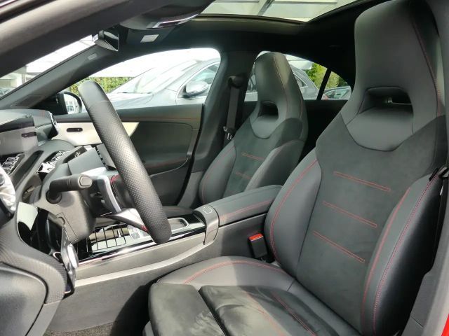 Mercedes-Benz CLA 200 AMG Line Coupé
