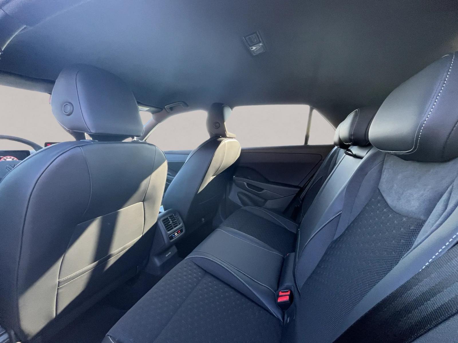 Volkswagen T-Roc 1.5 TSI DSG R-Line