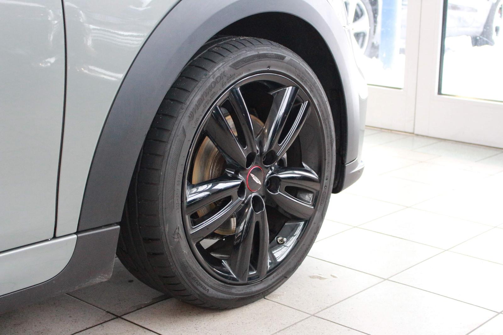 MINI Cooper John Cooper Works