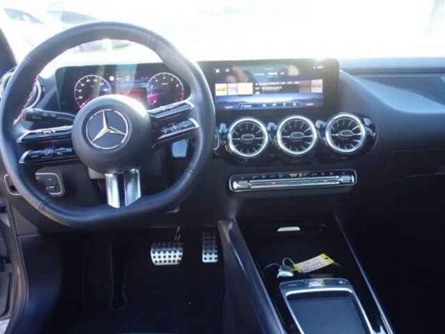 Mercedes-Benz B 220 4MATIC AMG Line