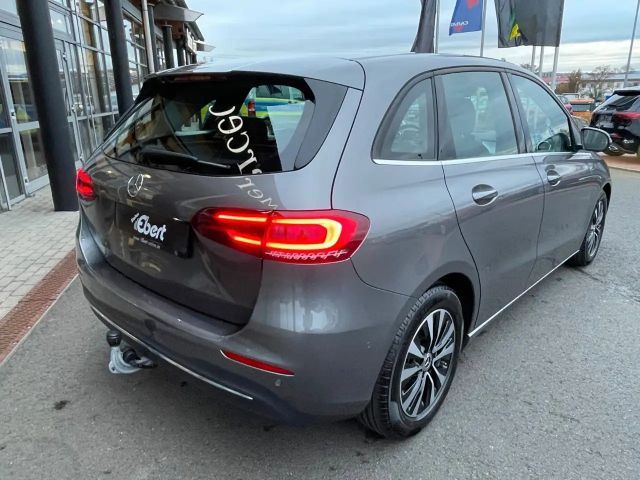 Mercedes-Benz B 200 B 200 d
