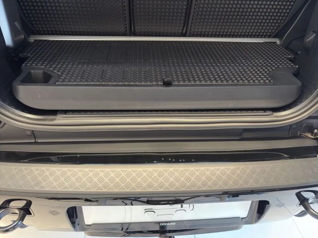 Land Rover Defender 90 D200 Dynamic SE