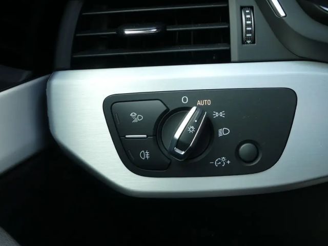 Audi A4 35 TFSI Competition S-Line