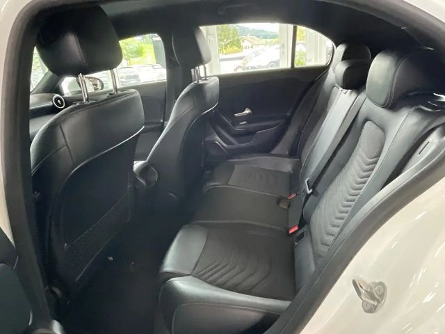 Mercedes-Benz A 180 A 180 d